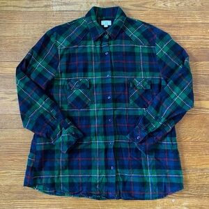 GRUNGY DARK GREEN + NAVY PLAID TARTAN FLANNEL BUTTON UP